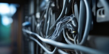 物业为什么剪断地线电线？