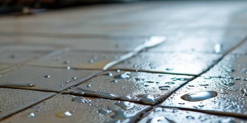 瓷砖渗水物业到底管不管？